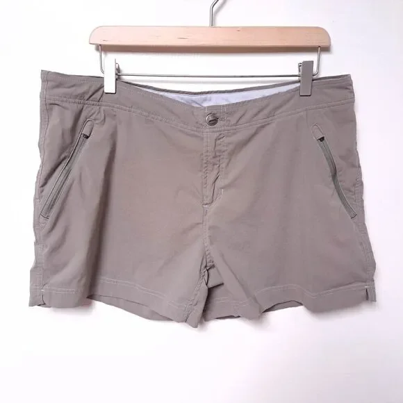 Columbia Titanium Womens 16 Shorts Omni Dry Khaki Packable Lightweight Hiking