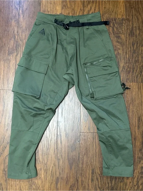 Nike ACG olive green Woven Cargo Pants  Men’s small