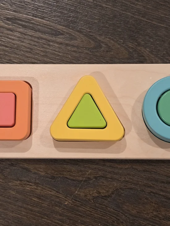 Lovevery Geo Shapes Puzzle from The Realist Play Kit (Months 19–21)