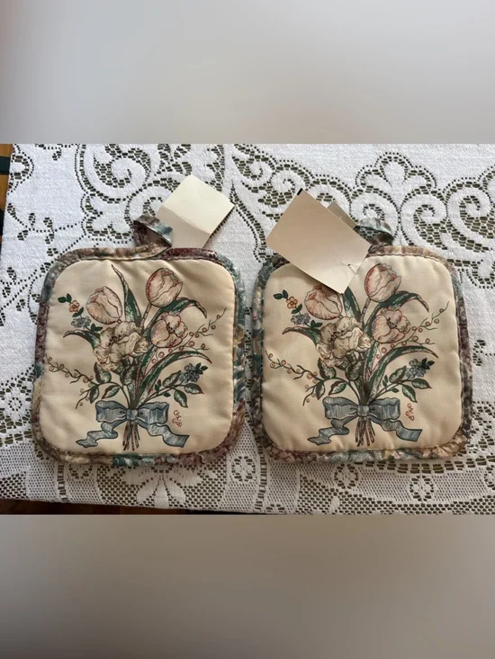 Floral Bouquet Potholder Pair in Cream and Blue - Unbranded
