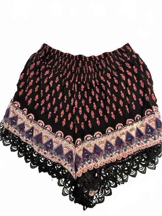 Angie Printed Pull On Shorts Lace Hem Black Red Medium