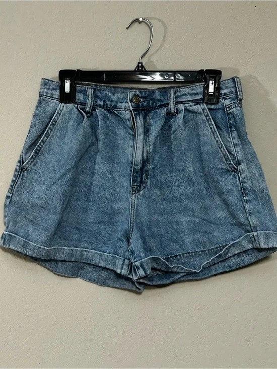 American Eagle High-Rise Pleated Mom Denim Shorts - Light Acid Wash, Size 6
