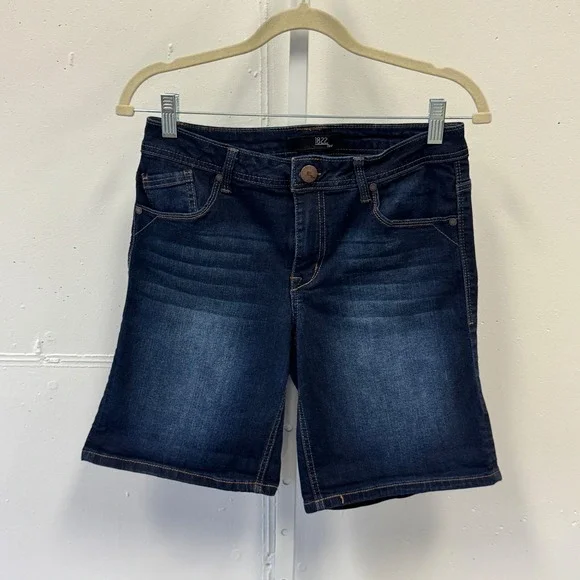1822 Denim Womens Size 8 Dark Wash Stretch Bermuda Jean Shorts Mid Rise Festival
