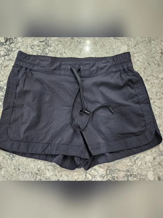 Vineyard Vines Black Elastic Waist Perfect Summer Shorts with Drawstring. Medium
