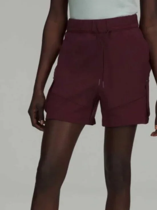 Lululemon Relaxed  Cargo Short High Rise 4.5