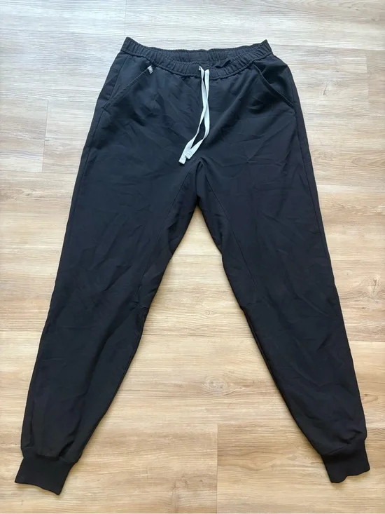 FIGS Men's Tansen Black Jogger Scrub Pants