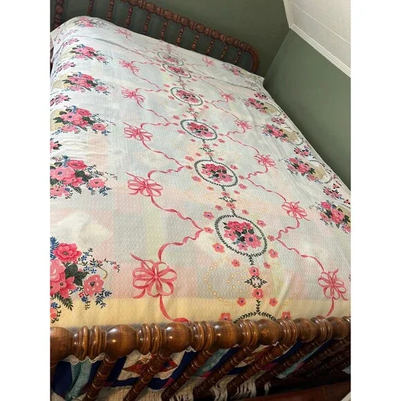 Beautiful Vintage Tablecloth/Coverlet