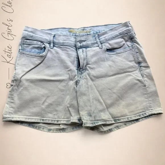 Old Navy Size 8 Light Wash Stretch Denim Boyfriend Shorts Summer Jean Shorts
