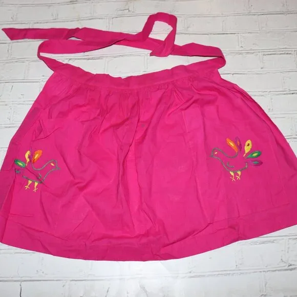 🐦 Vintage Embroidered Apron · 19