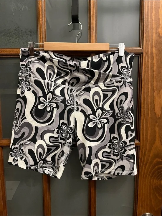 SO Black and White Floral-Print Bike Shorts