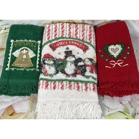 Vintage Hand Towels Christmas Kitchen Heart Wreath Embroidered Leshner Mills USA
