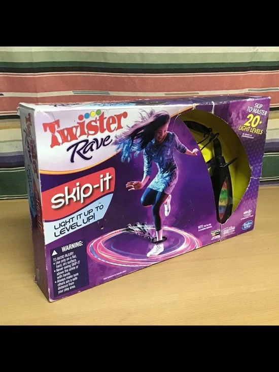 Hasbro Twister Rave Skip It A7092 Light Up Rave Ring 2012 Takes 3 AA Batt. NEW