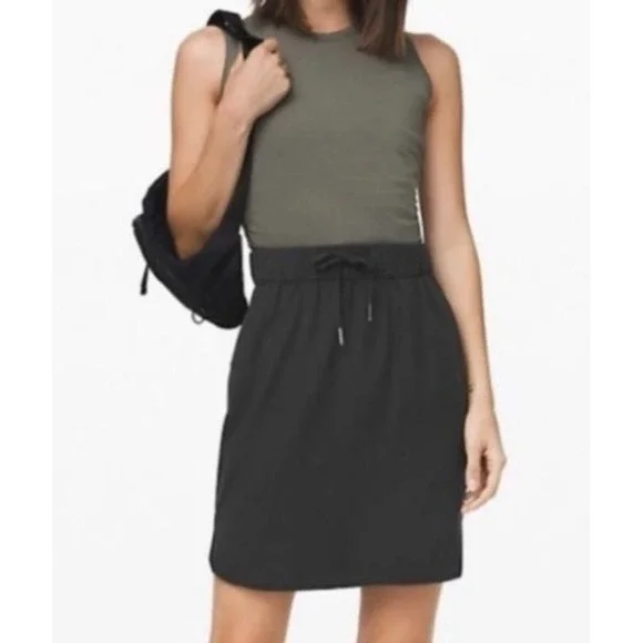 Lululemon Women's Size 12 Black On The Fly Skirt  Elastic Drawstring Waist