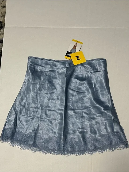 Express Skirt with Lace Trim