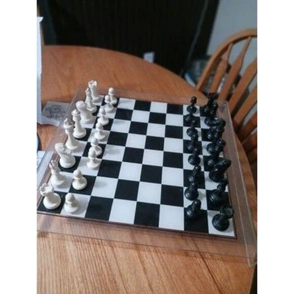 1973 Executive Games Inc. Acrylic Chess Set. Made In USA Complete