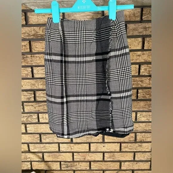Liz Claiborne black/white plaid wool‎ blend skirt