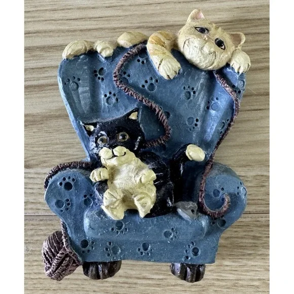 Cat Mouse Armchair Refrigerator Magnet Resin Kitty Yarn Paw Print Figurine