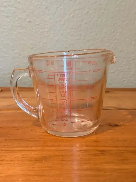 Vintage Pyrex 16 oz (2 Cup) Glass Liquid Measuring Cup with Red Lettering