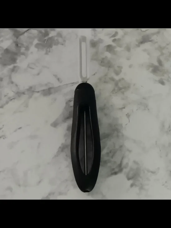 Pampered Chef Retired Vegetable Peeler — EUC