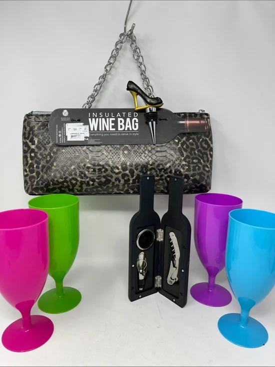 WINE BUNDLE OF INSULATED WINE TRAVEL BAG, WINE CUPS AND ACCESSORIES