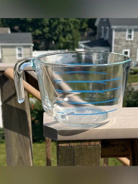 PYREX 8-Cup Glass Measuring Bowl Blue Lettering M-640, Made in USA, Vintage