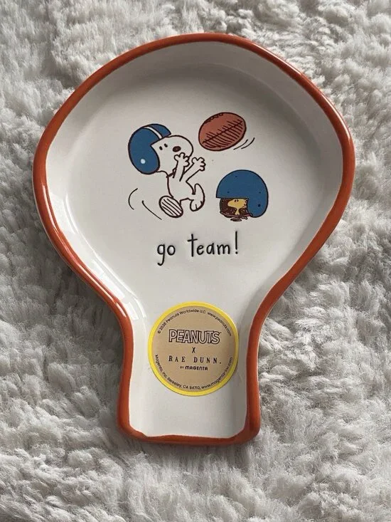 Rae Dunn X Peanuts Snoopy Woodstock Football Go Team Ceramic Spoon Rest NEW