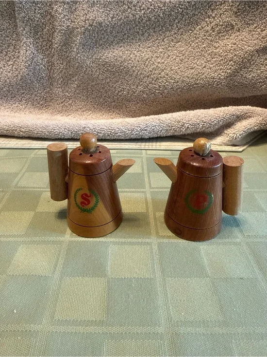 Vtg Rustic Wooden Coffee Pot Salt & Pepper Shakers Natural Bridge VA Souvenir