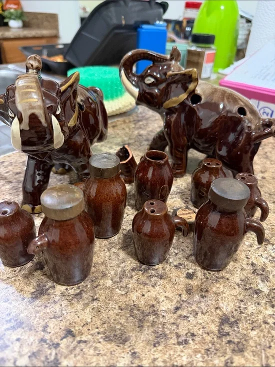 Ceramic Brown Elephant Salt and Pepper Shaker Set - Home Kitchen vintage