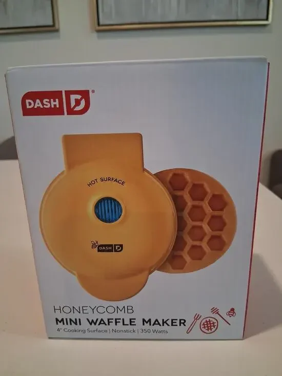 Dash Honeycomb Mini Waffle Maker 4