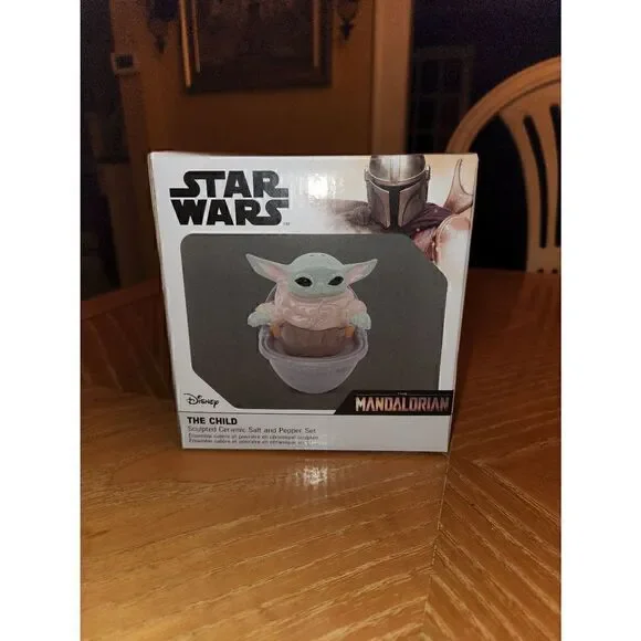 Star Wars baby yoda the child salt and pepper shakers.