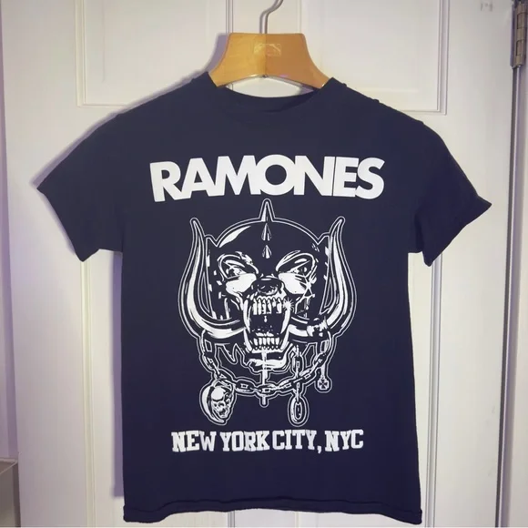 Ramones Size Small Black Graphic T-Shirt‎