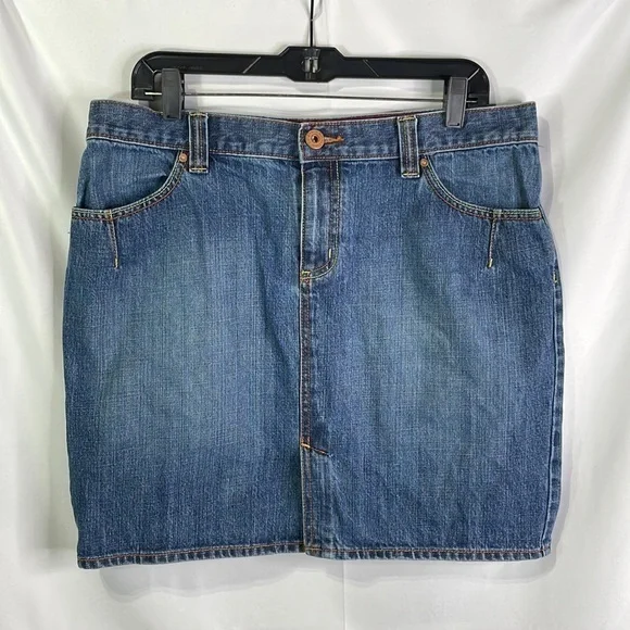 Old navy denim skirt bi colored stitching
