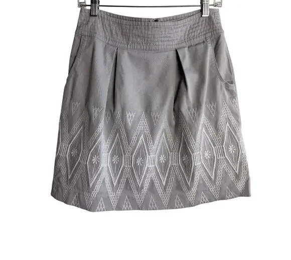 Banana Republic Gray Embroidered Mini Skirt Cotton Lined Pockets Size 4