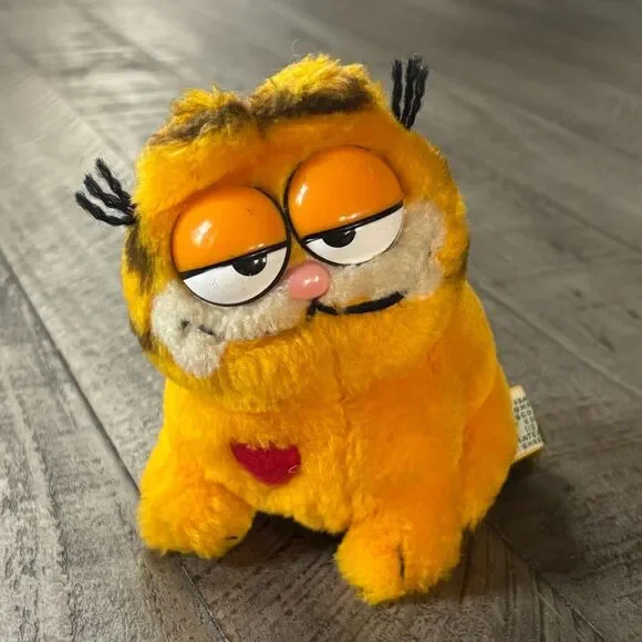 Vintage 1981 Garfield Plush Stuffed Animal Small Heart Valentine