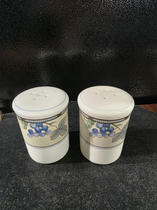 Mikasa Salt and Pepper Shakers - GARDEN HARVEST