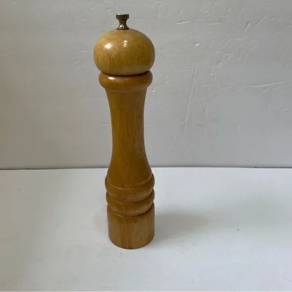 VINTAGE CHEF SPECIAL WOODEN PEPPER‎ MILL