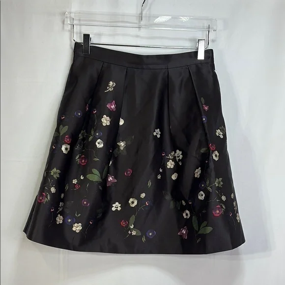 🍭H&M Black A-line Mini Skirt with Pleats Moody botanical print
