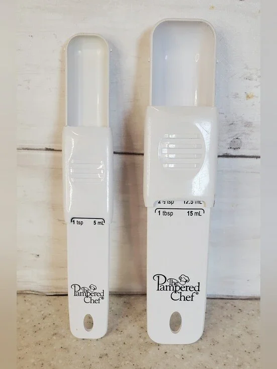 Pampered Chef Adjustable Measuring Spoons Set 2 Tbsp Tsp White Retired Vintage
