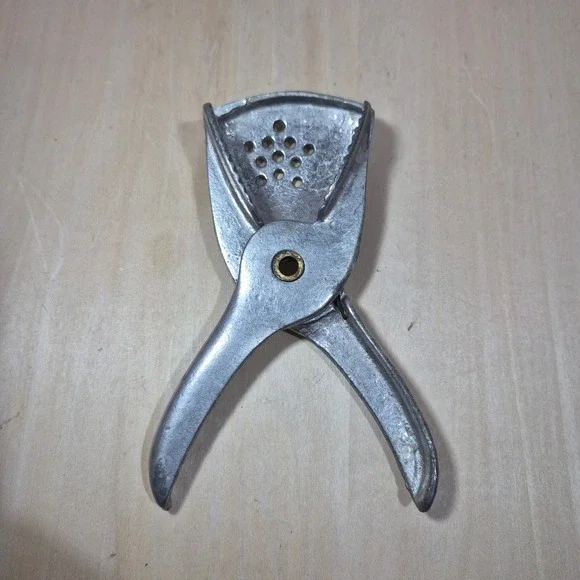 Vintage Cast Aluminum Handheld Citrus Squeezer Manual Lemon Lime Wedge‎ Juicer