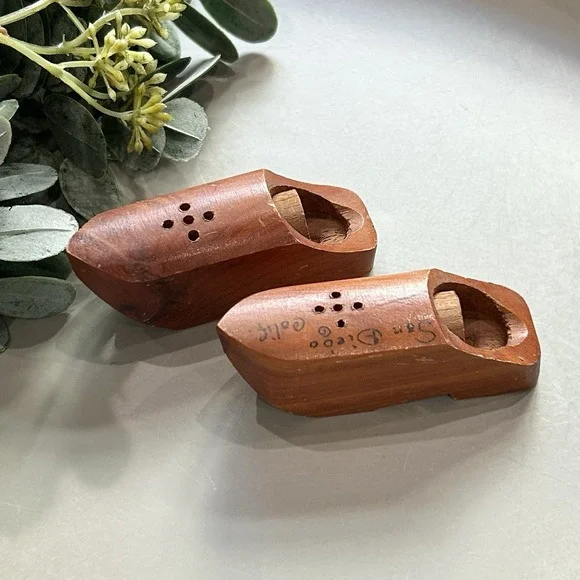 San Diego CA Collectible Dutch Wooden Shoes Clogs Salt Pepper Shaker W/Corks VTG