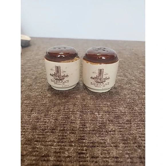 Vintahe Salt‎ & Pepper Shakers Harborplace Baltimore Md Traub Co.