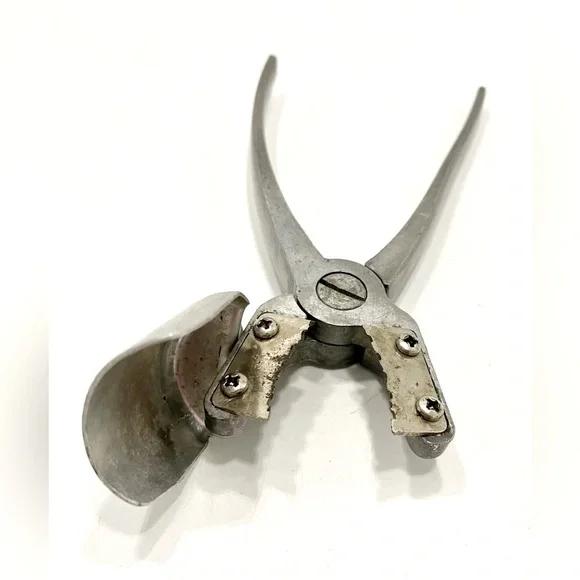 York Nut Sheller The TEXAN Model Aluminum Nut Cracker Vintage 7.5