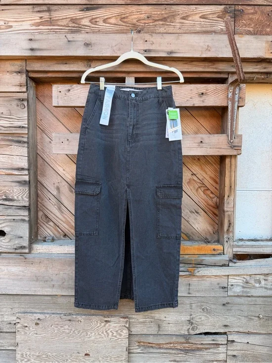 Tinseltown High-Waist Black Cargo Midi Skirt
