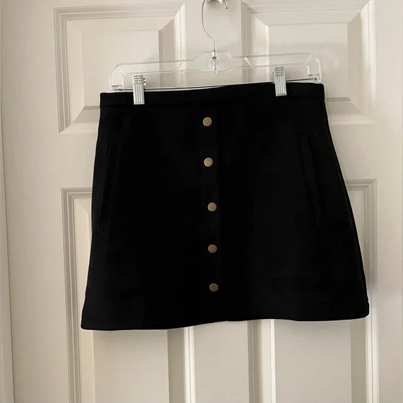 Women’s HYFVE faux suede black mini skirt lined faux front buttons sz M pockets