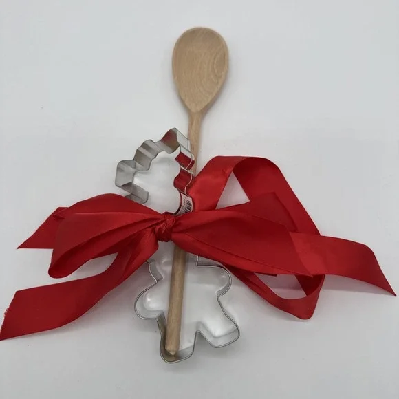 Wilton Train locomotive And Bear shape‎ Cookie Cutters With Spoon New Set