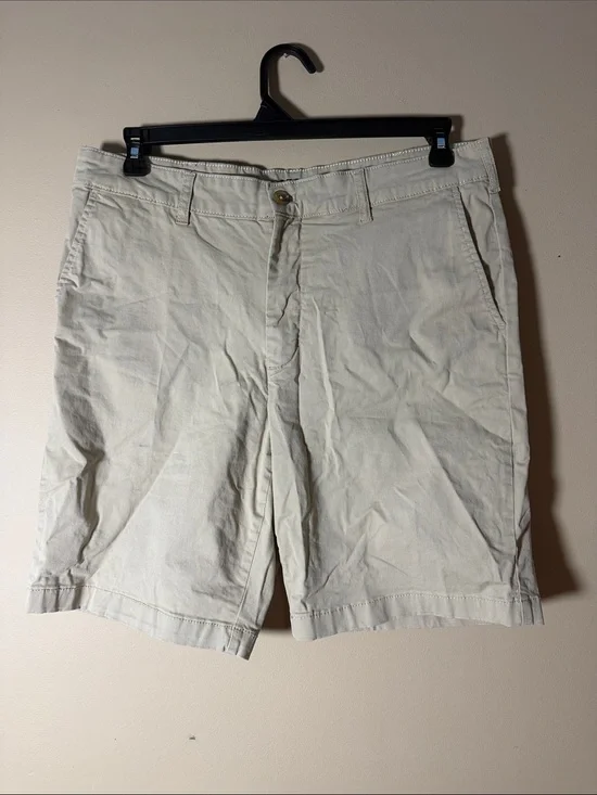 Men's Casual Bermuda Shorts in Light Beige Izod saltwater