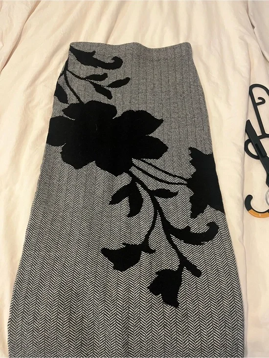 Ann Taylor Gray Herringbone Midi Skirt with Black Floral Motif