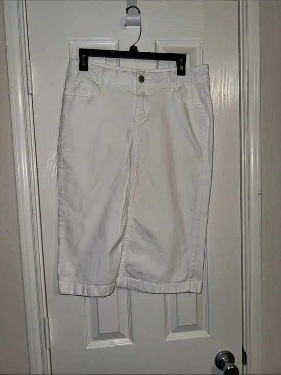 BE-GIRL White jean skirt