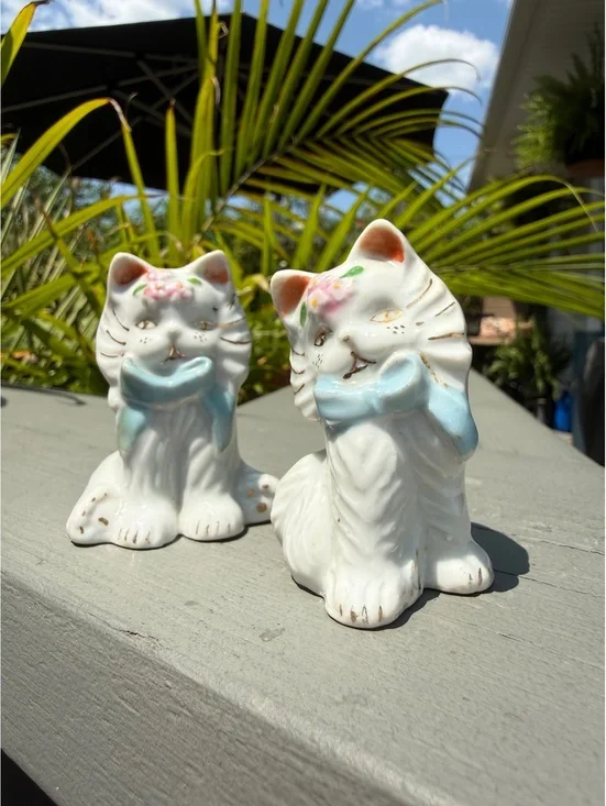 Vintage Japan White Cat Salt & Pepper Shakers Blue Bow Pink Flowers