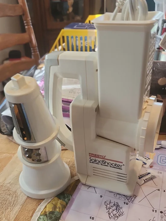 SaladShooter White Household Food Slicer and Shredder